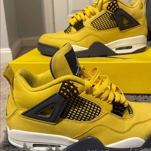 Jordan 4 lightning (Size9)